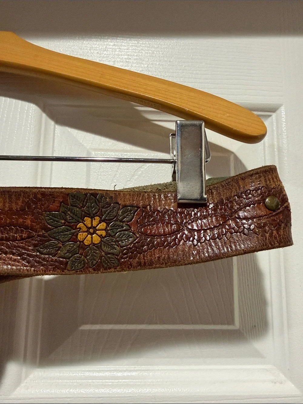 Gap-Women’s Vintage Floral Tooled Leather Belt in Brown